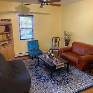  Homestay Close To Nyc, Dream Mall, And Lots Lots Shopping.